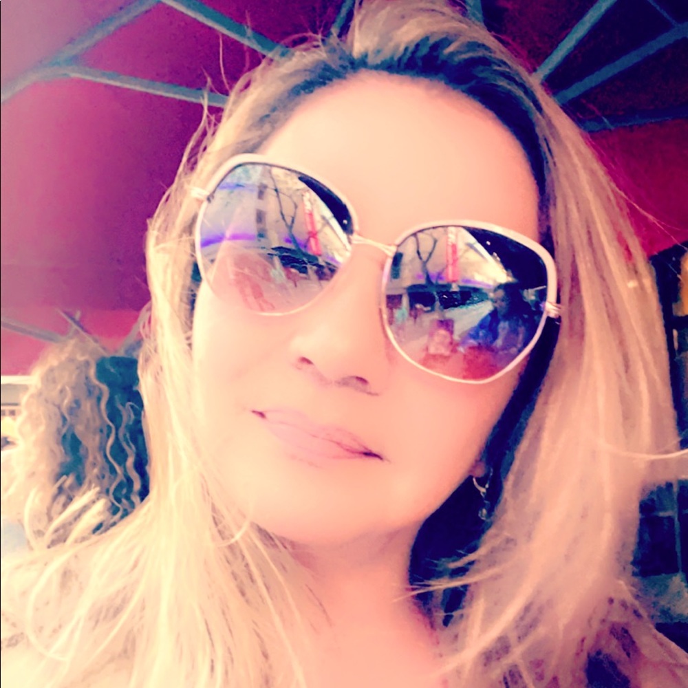 Meet your Posher, Angelica